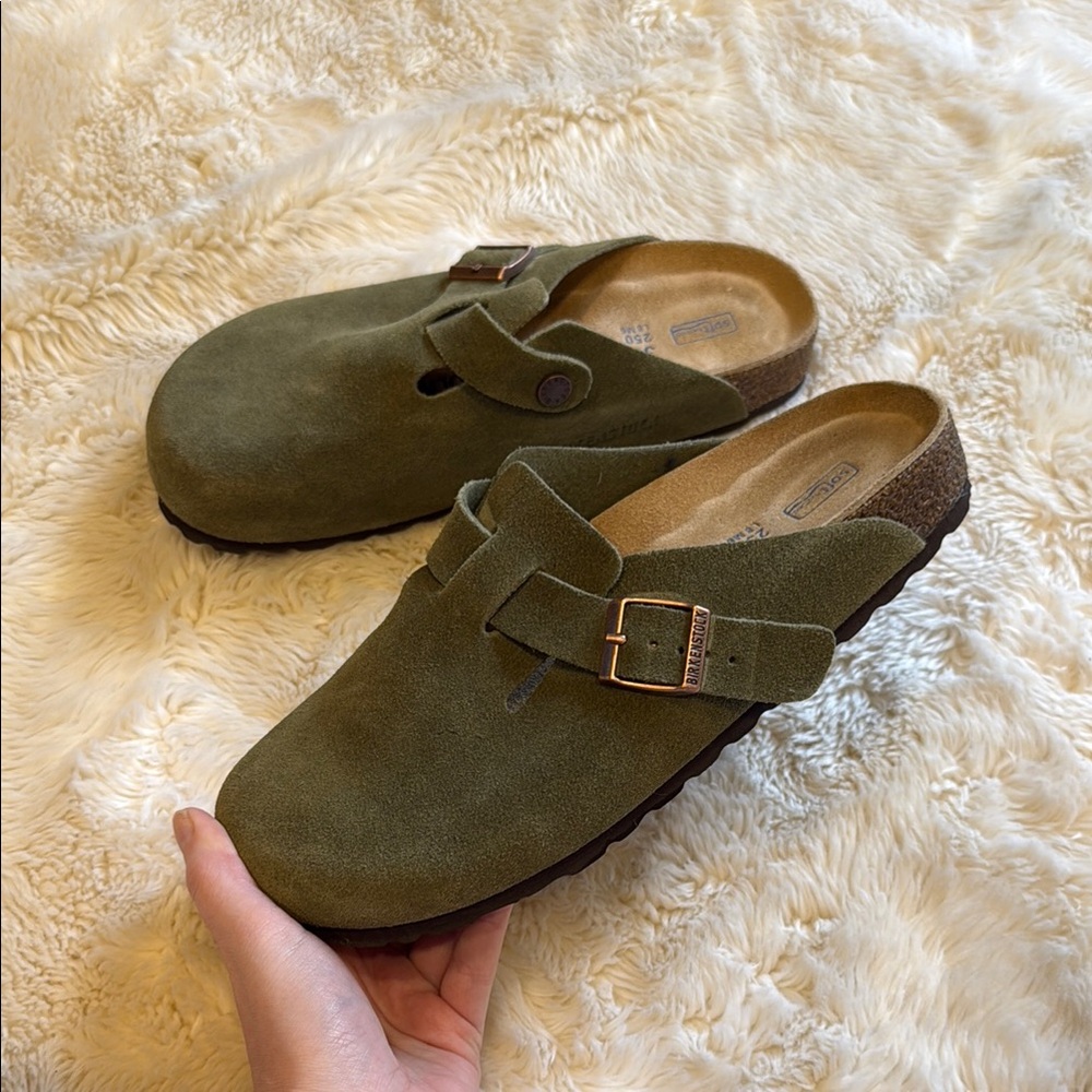 BRAND NEW! Olive Green Suede Birkenstock Boston Soft Footbed Clogs with Buckle!